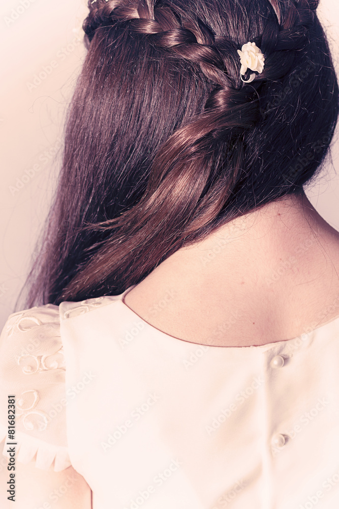 Naklejka premium Girl possing backgrounds with beautiful communion dress.