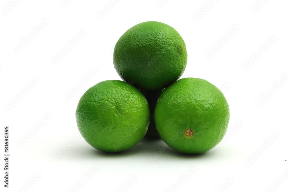 limetten auf weißem hintergrund limetten auf weißem hintergrund