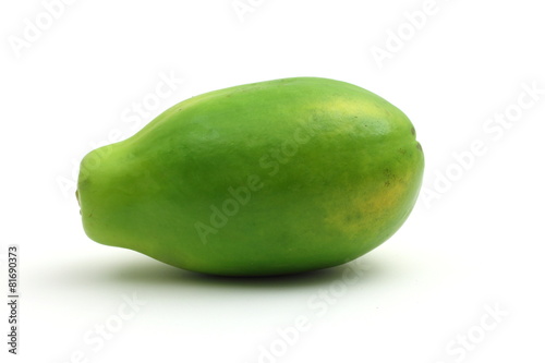 papaya auf weißem hintergrund