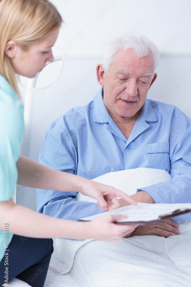 Obraz premium Retiree lying in hospital bed