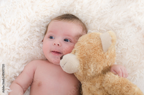 Photos Baby spielt