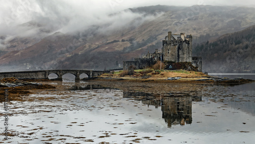 Fotografija Eilean Donan Castle in misty morning, Highlands in Scotland