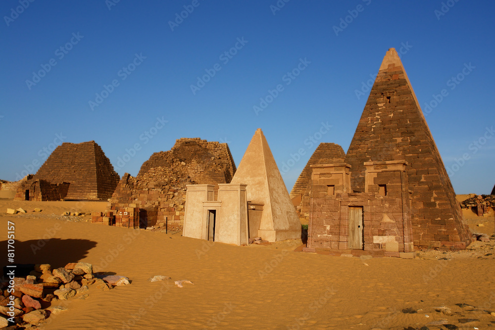 Fototapeta premium Piramidy w Meroe