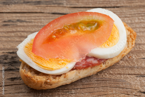 Rusk sandwich with salami, egg and tomato