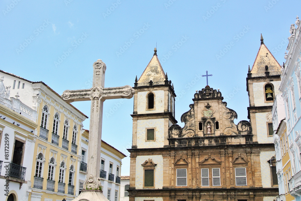 Kirche und Kreuz in Pelourinho