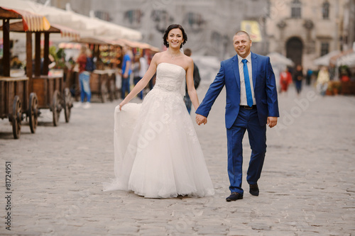 Wedding couple walking © prostooleh
