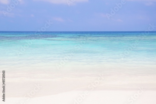 Beautiful beach and blue sky © voraphong pirawd
