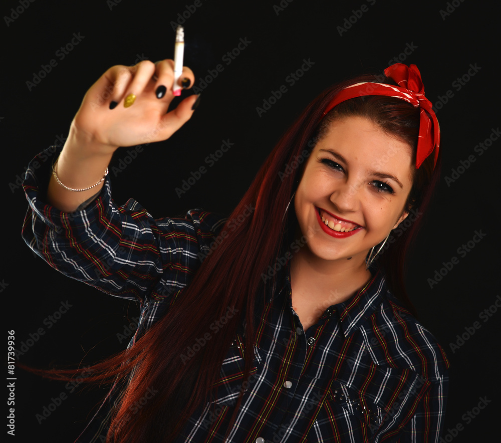 Obraz premium woman smoking a cigarette