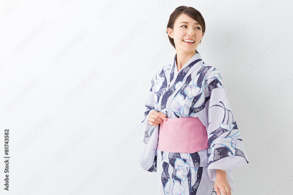 浴衣を着た女性 浴衣を着た女性