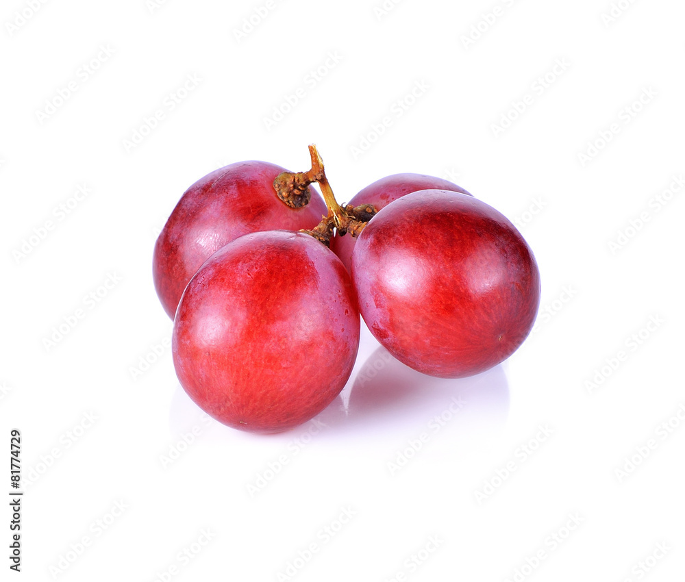 Obraz premium red grape isolated on white background