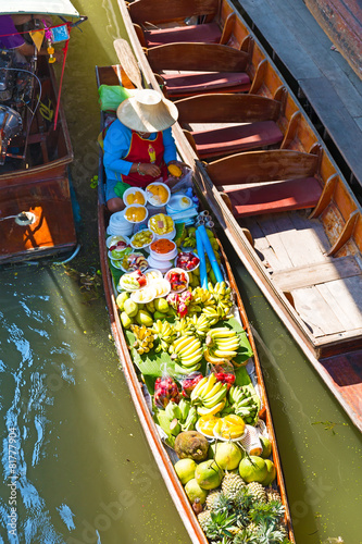 Photography floating market in Damnoen Saduak near Bangkok
