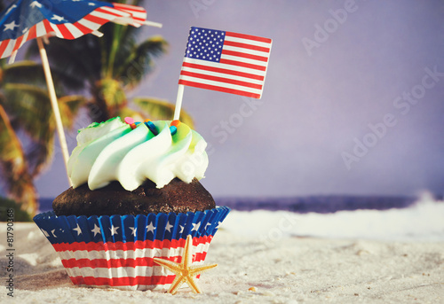 Patriotic holiday cupcakes with American flag umbrella 