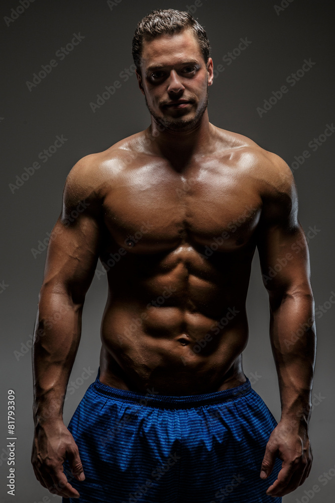 Fototapeta premium Muscular guy in a shadow