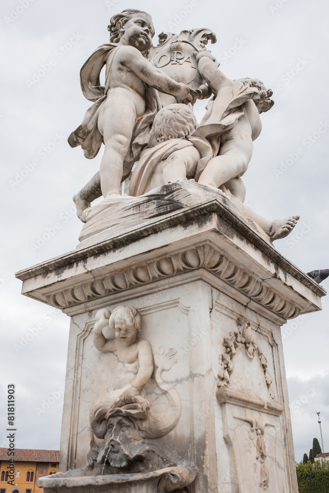 Fontana, Statua degli angeli, Pisa