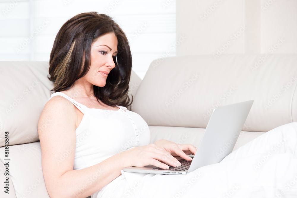 Frau mit Laptop Frau mit Laptop
