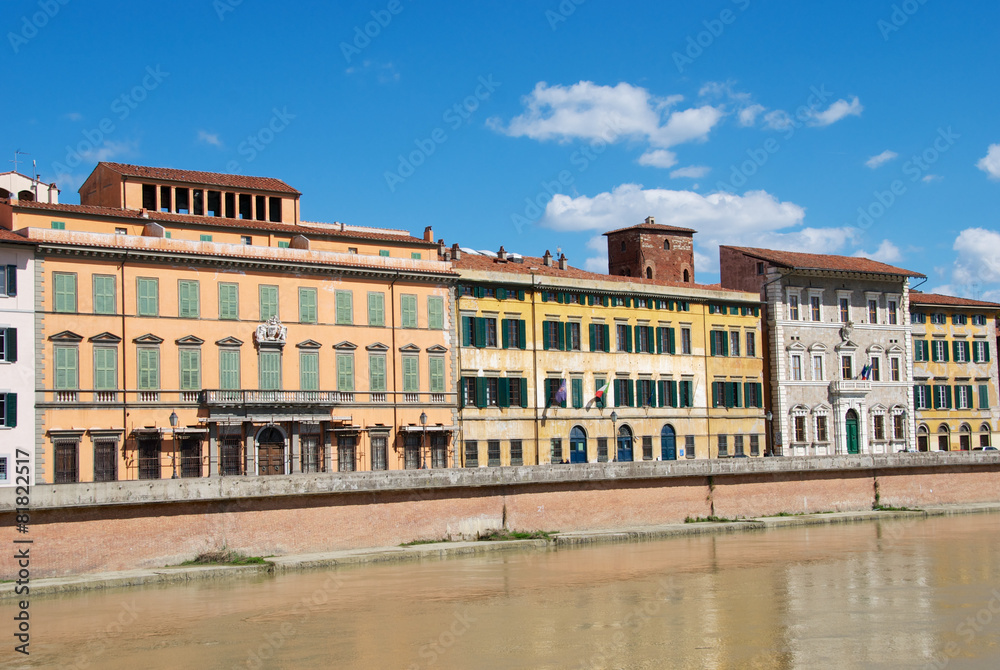 Pisa vista dal fiume Arno