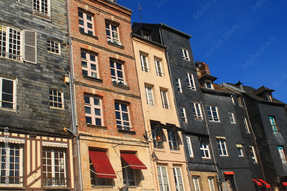 Fototapeta premium Façade d'ardoise à Honfleur, France