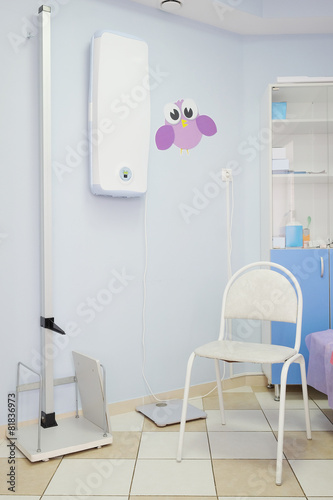 Stadiometer in the office of a pediatrician © Dmitry Vereshchagin