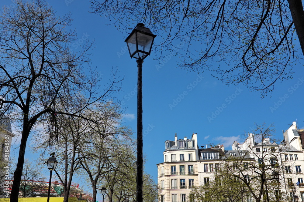 immeubles anciens et arbres, Paris 