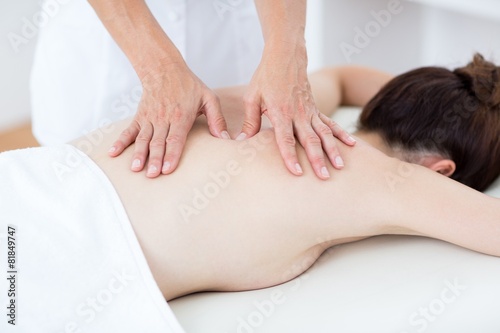 Physiotherapist doing back massage © WavebreakmediaMicro