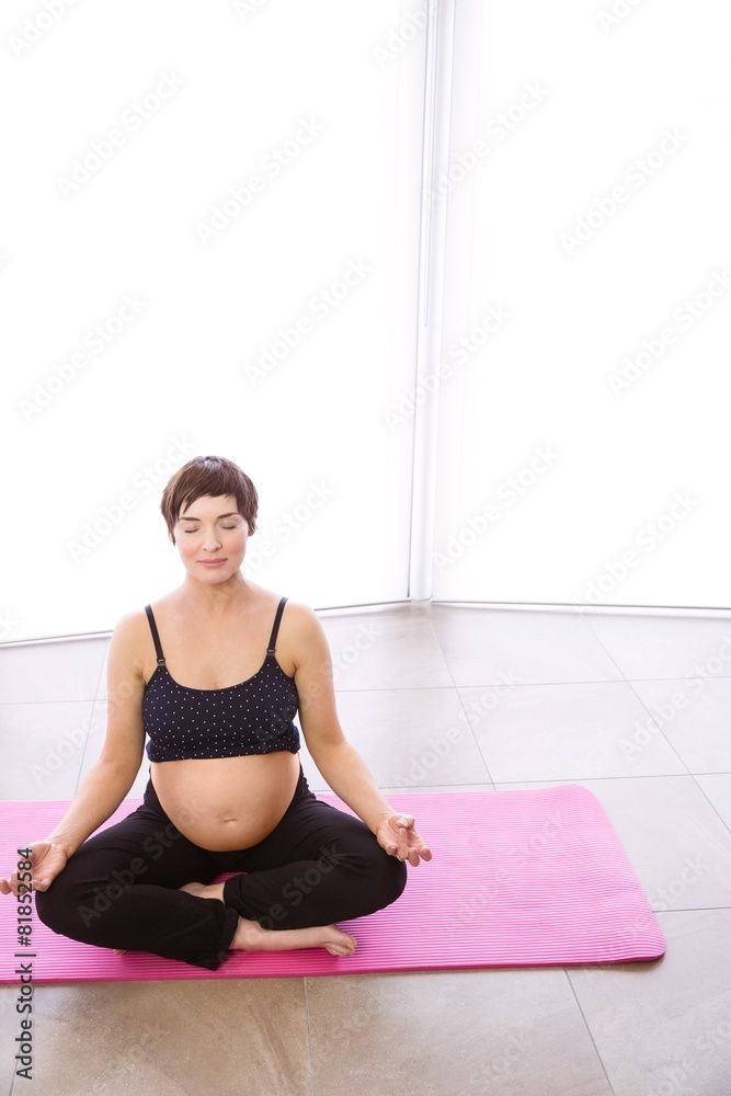 Fototapeta premium Pregnant woman keeping in shape