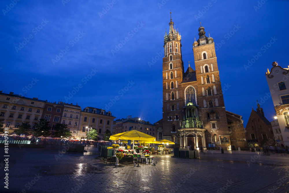 Fototapeta premium Church of St. Mary in Krakow Main Market Square