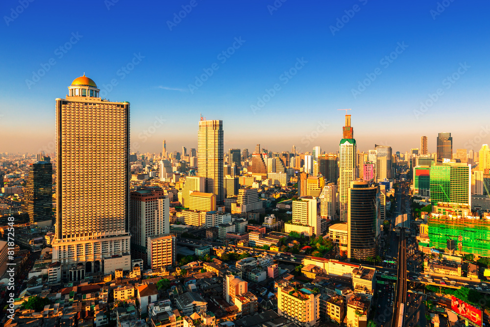 Fototapeta premium The city in the evening