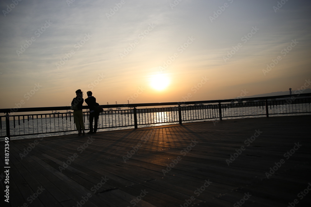 夕焼け シルエット 大阪湾