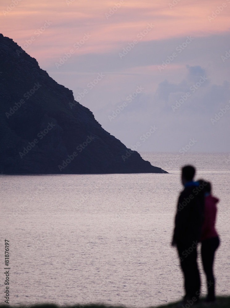 Fototapeta premium Two lovers watching the sea at dusk