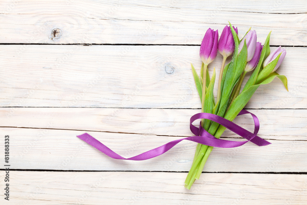 Fototapeta premium Purple tulips over wooden table