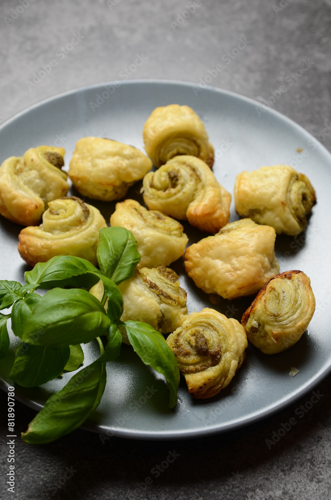 Puff pastry rolls with Italian pesto