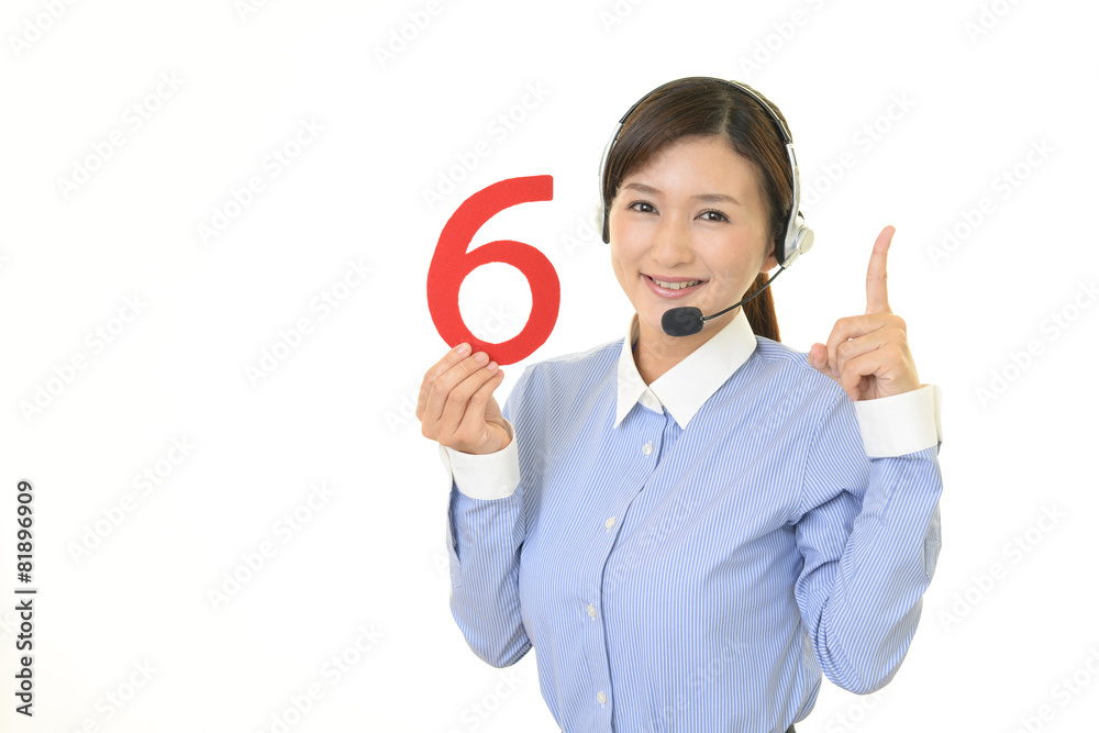 数字を持つ女性 数字を持つ女性