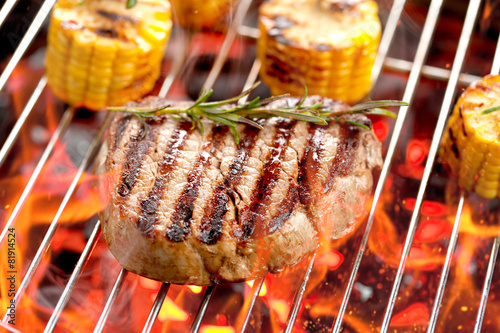 Steak fleisch auf dem Grill photo