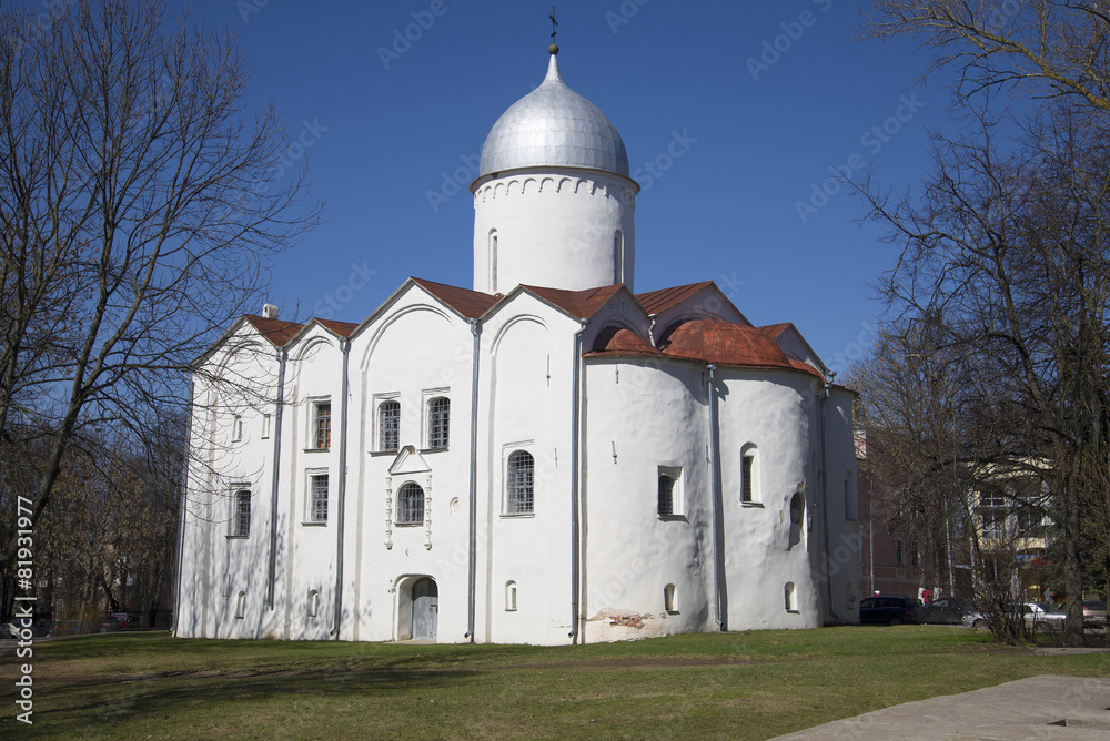 Церковь Иоанна на Опоках апрельским днем. Великий Новгород