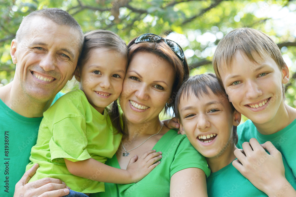 Fototapeta premium Family resting in summer park