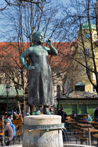 Statue der Liesl Karlstadt auf dem Viktualienmarkt | München photo