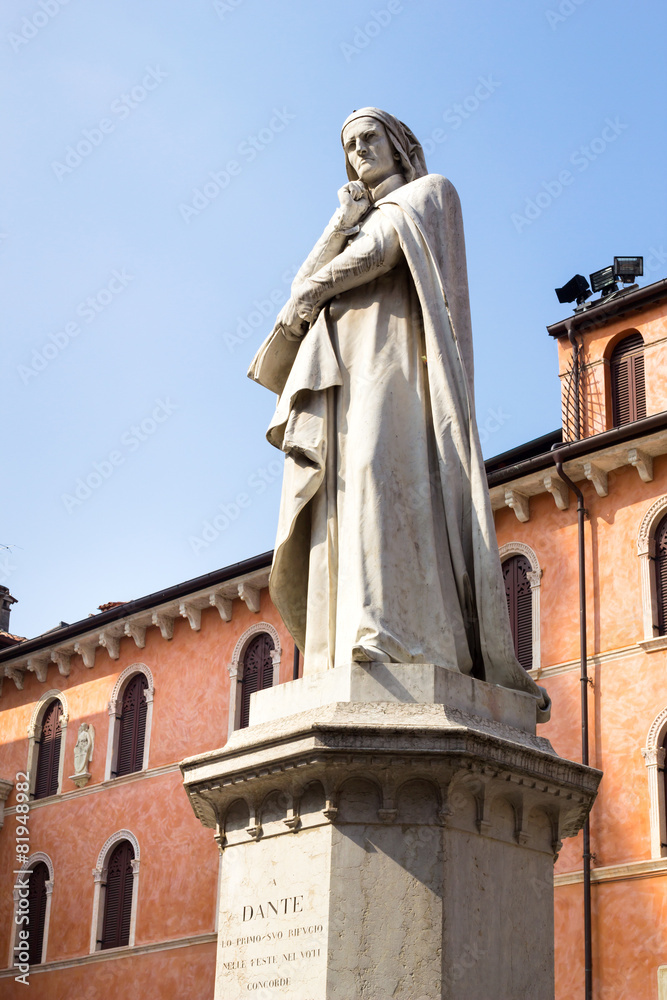 Statue to Dante Alighieri in Piazza dei Signori - Verona