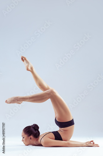 Fototapeta Naklejka Na Ścianę i Meble -  yoga woman
