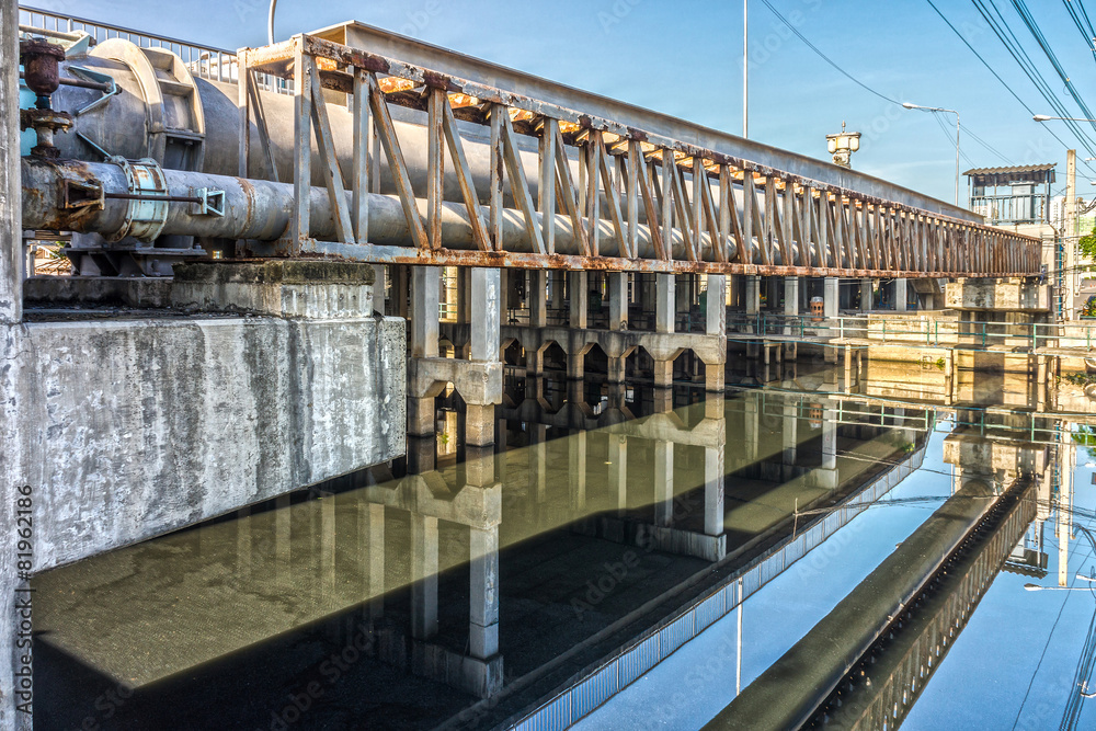 Water pipe of plumbing system across water Water pipe of plumbing system across water