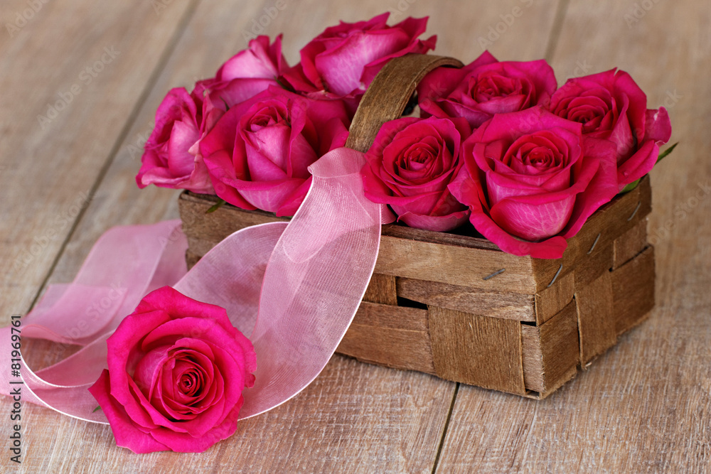 Korb mit Rosen Korb mit Rosen