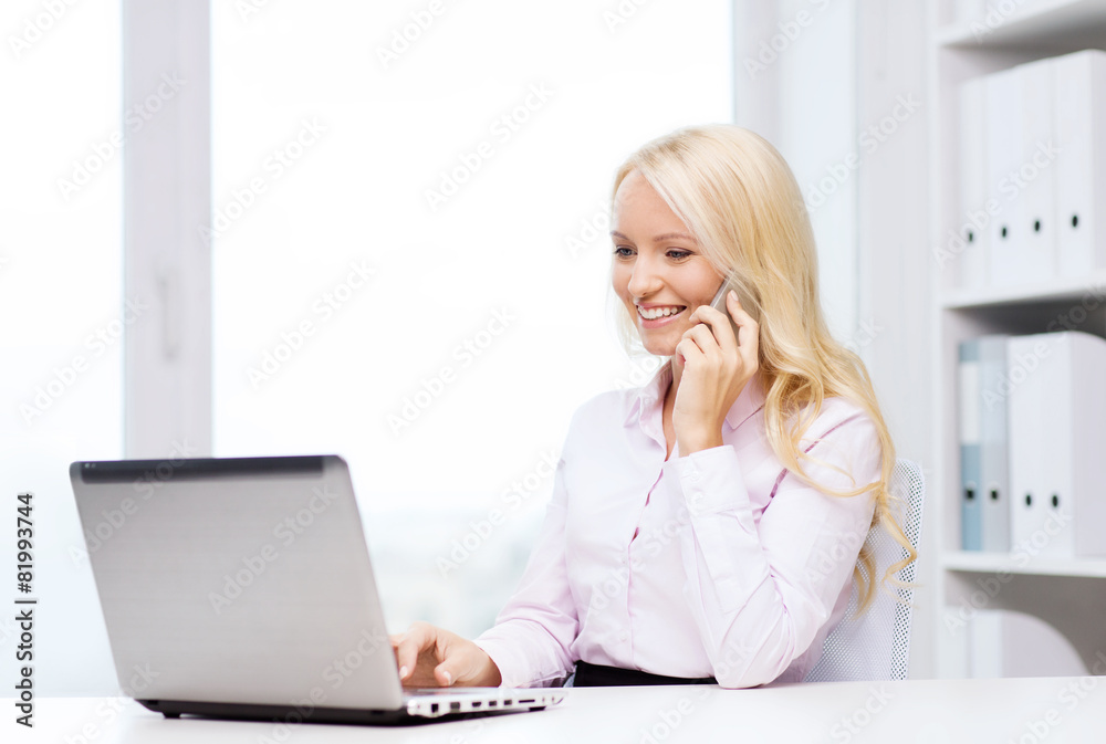 smiling businesswoman calling on smartphone smiling businesswoman calling on smartphone