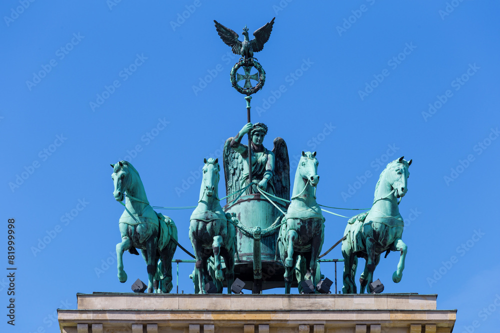 Fototapeta premium Quadriga auf dem Brandenburger Tor (Berlin, Deutschland)