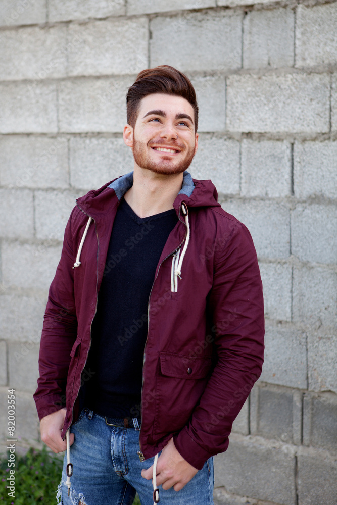 Obraz premium Casual cool young man with beard