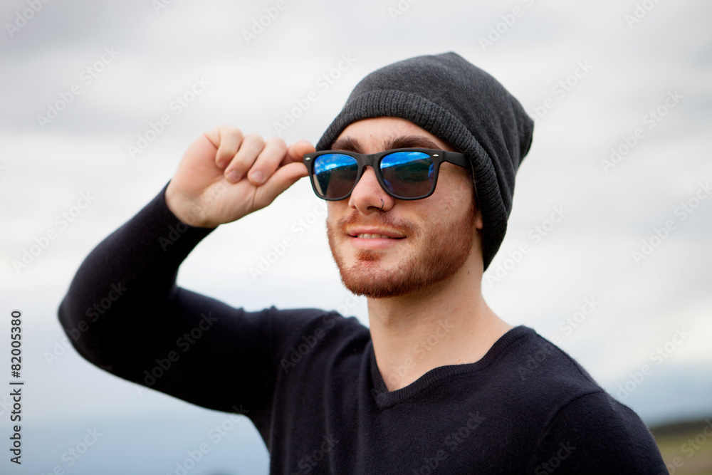 Fotografie Handsome cool young man with sunglasses