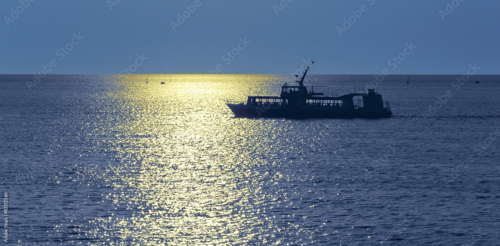 Obraz premium Pleasure boat in the sea