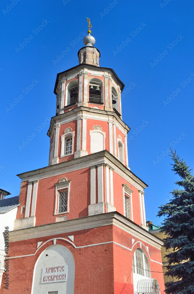 Москва, колокольня храма Введения во храм Пресвятой Богородицы
