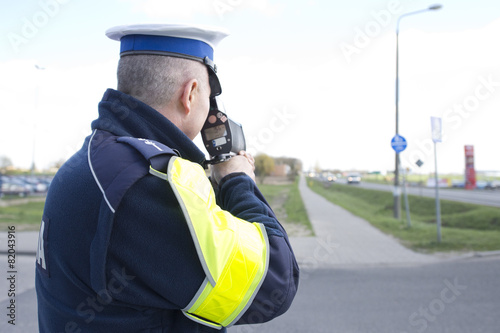 Policjant z radarem