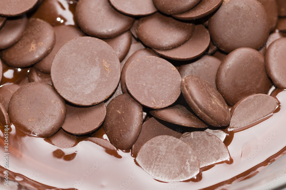 Fototapeta premium Ingredients for preparation of artisanal chocolate bar