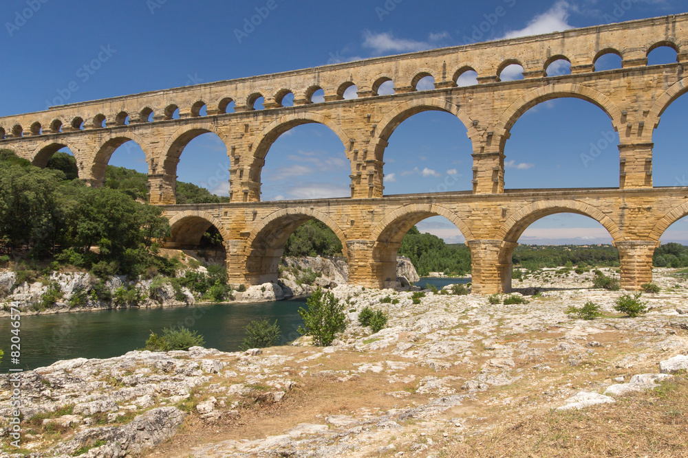 Side view od the Pont du Gard