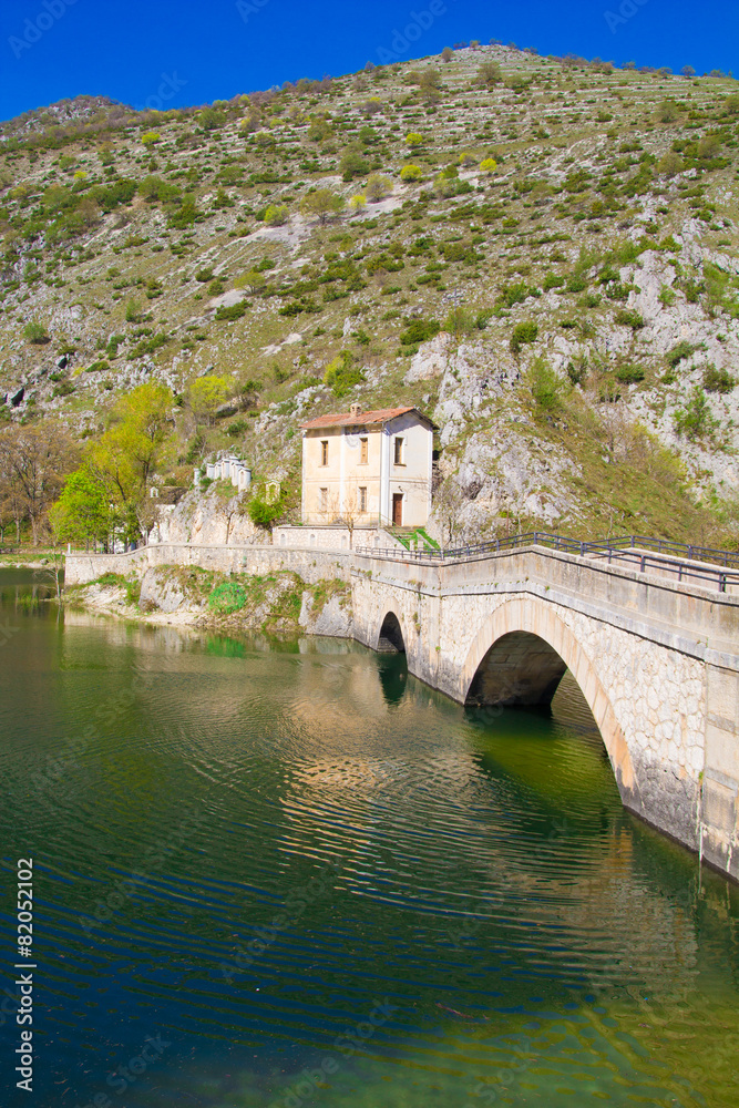 Ponte sul lago di San Domenico